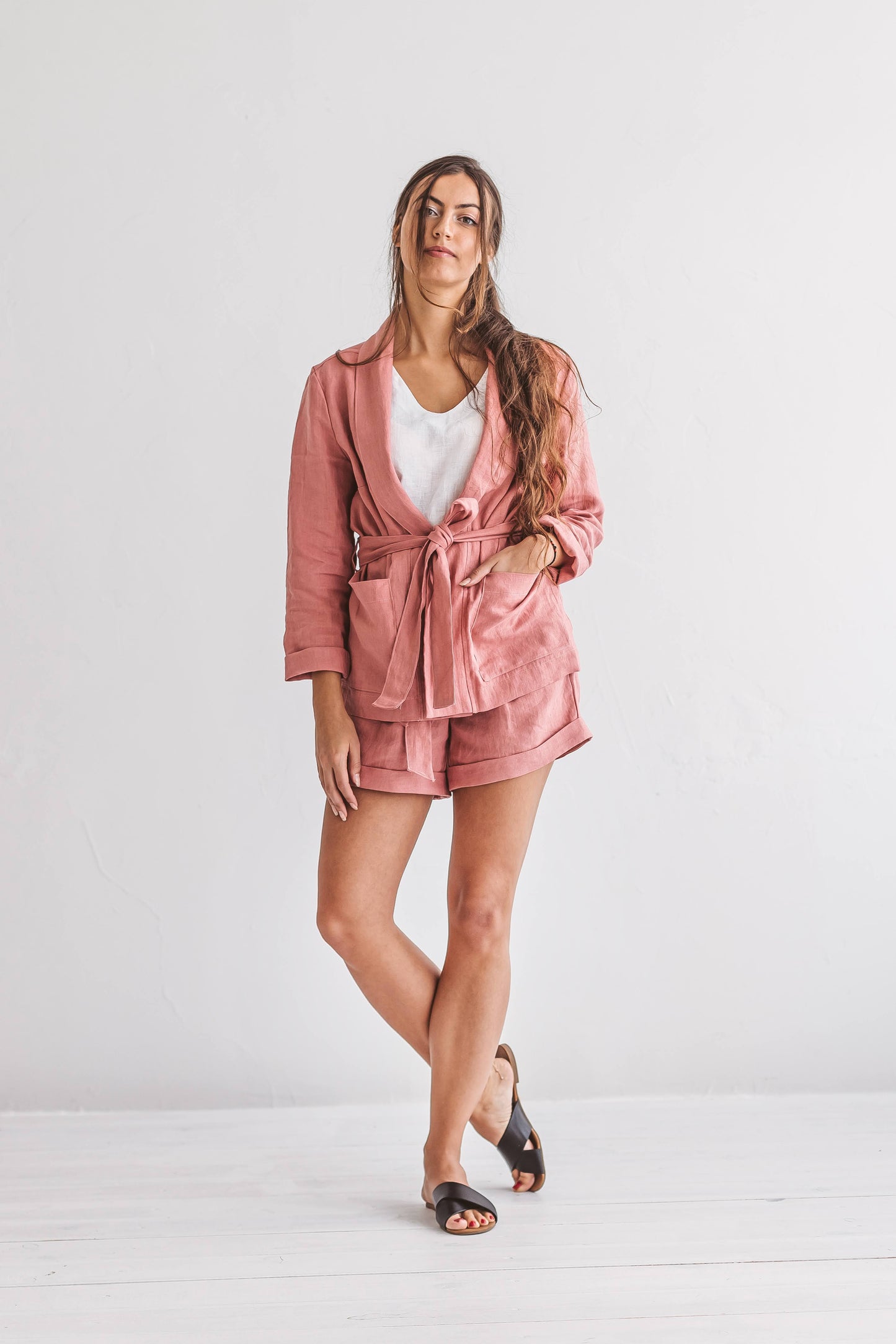 AMBER linen jacket dusty rose model front handmade linen jacket slow fashion