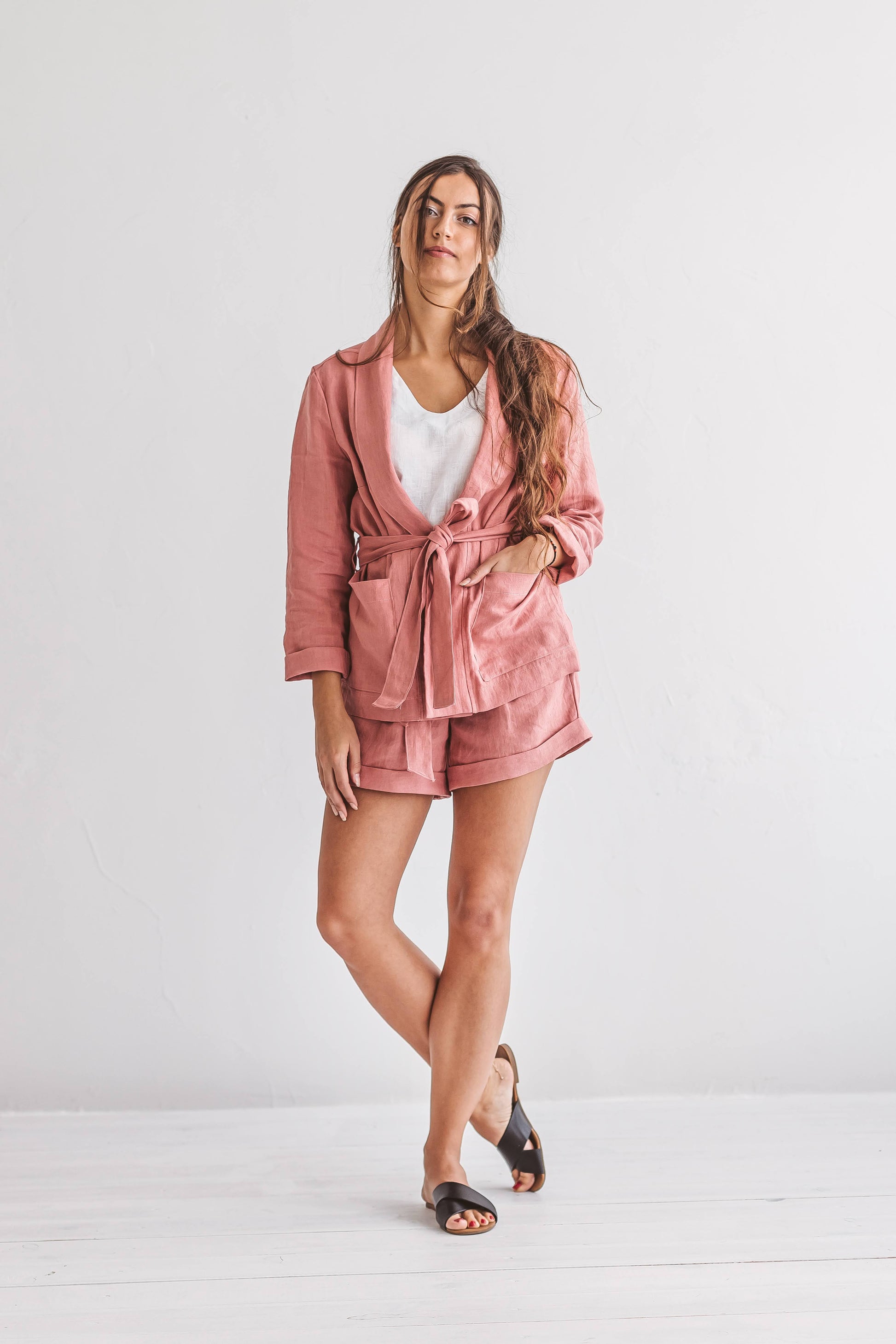 AMBER linen jacket dusty rose model front handmade linen jacket slow fashion