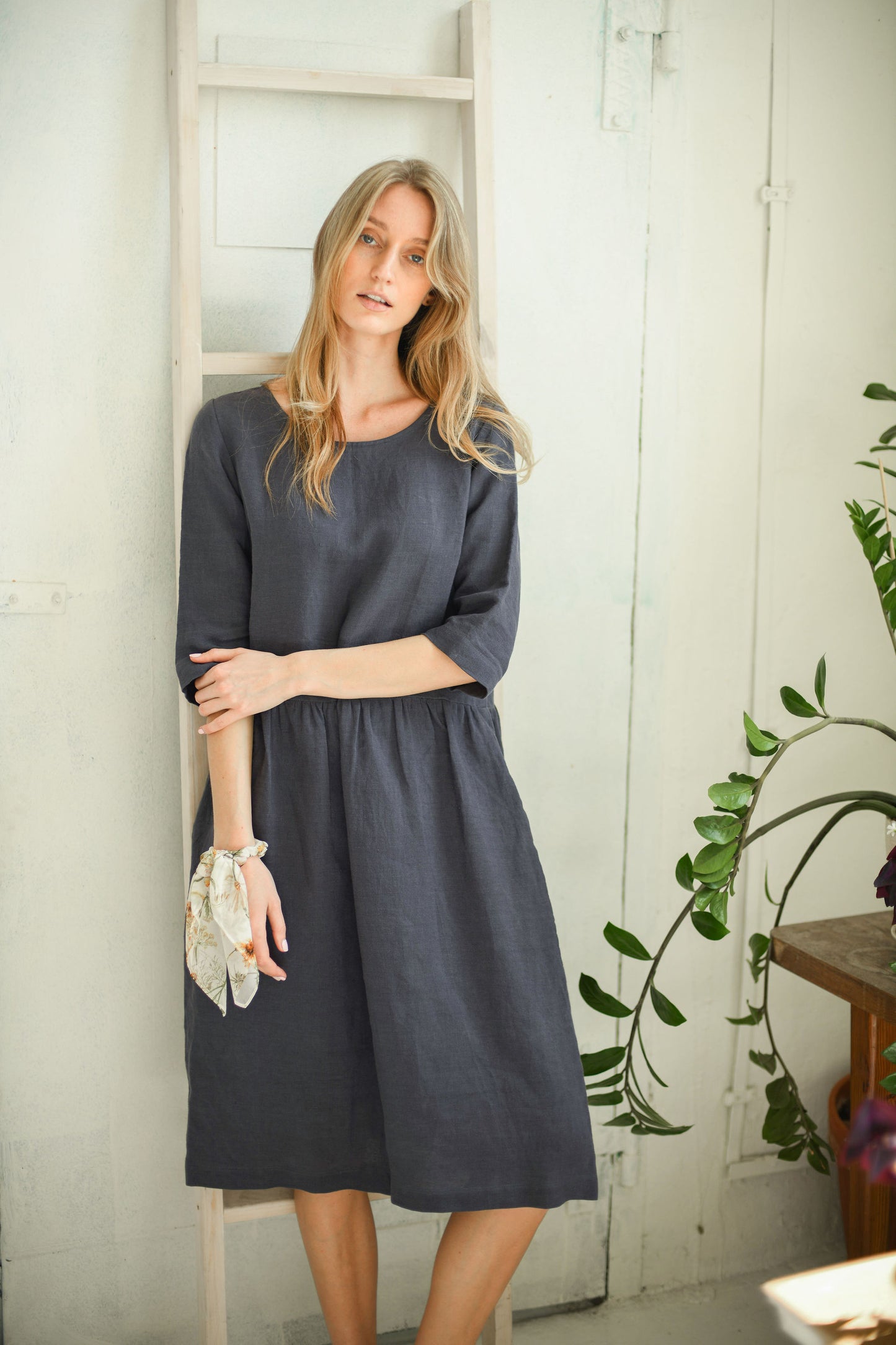 Erika linen dress close up handmade linen dress slow fashion