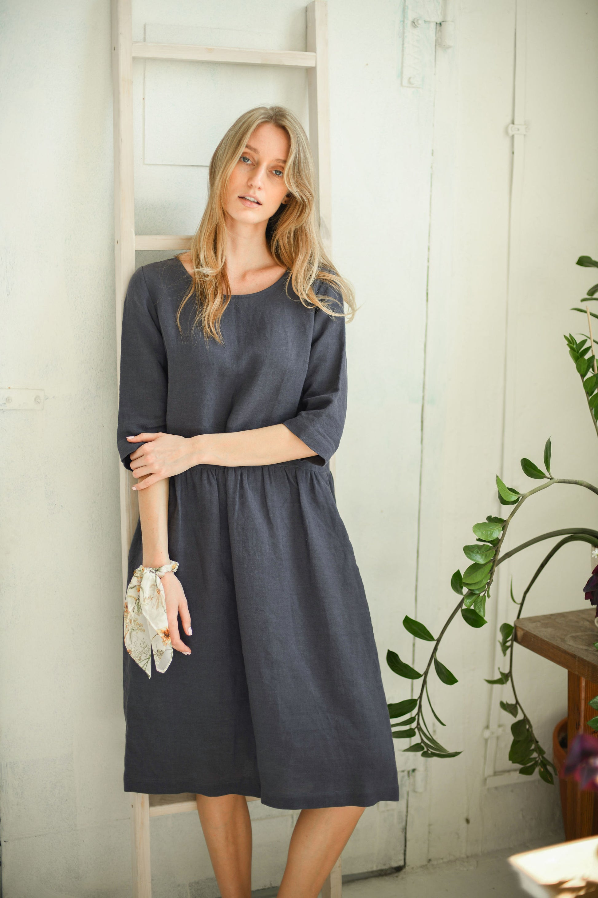 Erika linen dress close up handmade linen dress slow fashion
